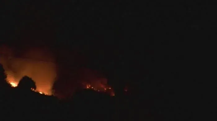 Продължава борбата с пожара край Котел