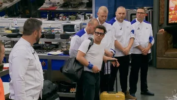 Двама за една вечер! Шеф Ангелов развъртя секирата