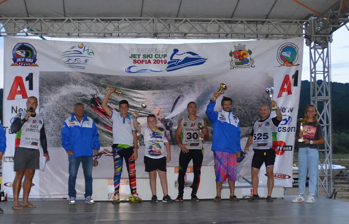 Люта битка в Кралския клас на Европейската джет купа