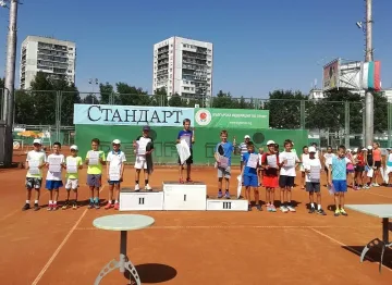 Шиков и Глушкова са №1 в детския "Мастърс"