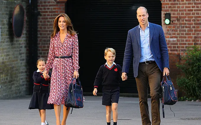 Ето я Шарлот на първия учебен ден (СНИМКИ)