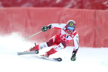 Марсел Хиршер спира със ските