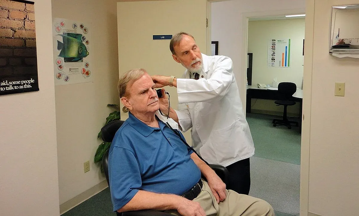 Лекари предупредиха за голяма опасност от намаления слух