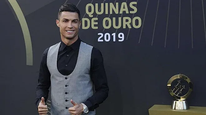 Роналдо се появи със сиво елече