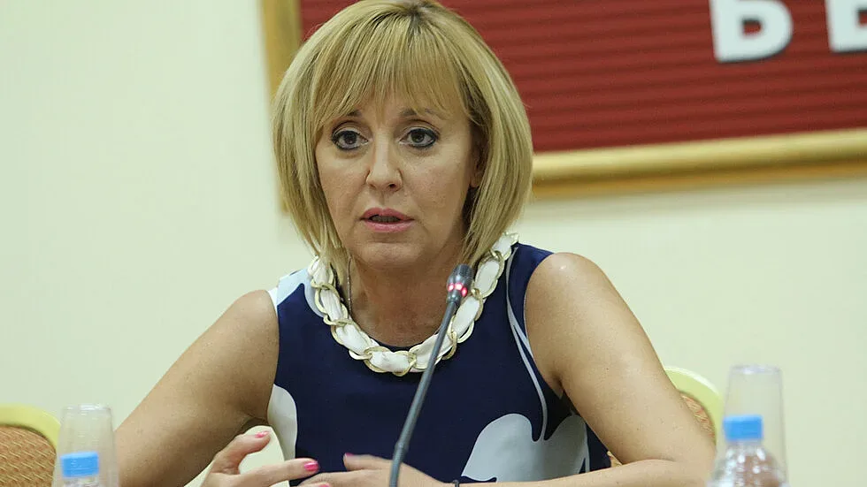 Мая Манолова е катастрофирала
