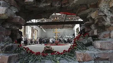 Почитат паметта на загиналите в училището в Беслан