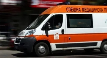 Жена прати мъжа си в болница