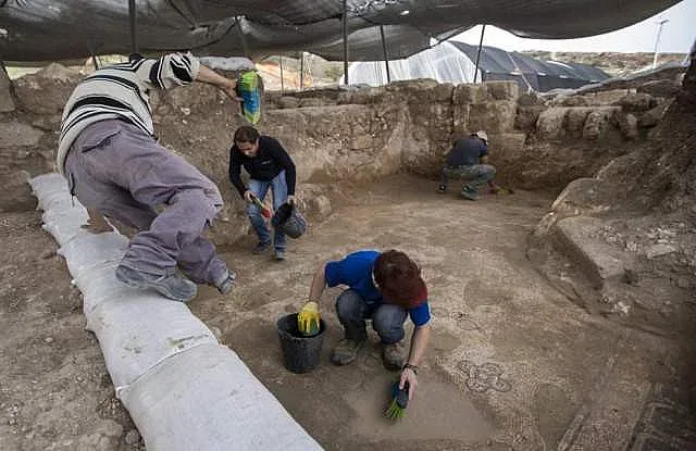 Археолози с уникални находки на АМ "Хемус"