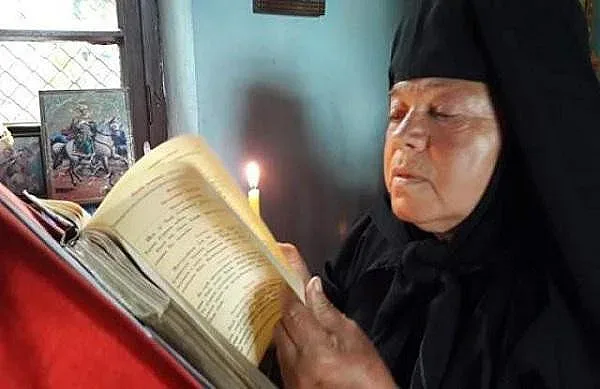 Сестра Серафима поддържа манастир с пенсията си