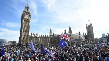 Масови протести във Великобритания днес