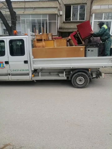 30 тона отпадъци бяха събрани по време на кампанията “Да изчистим Казанлък”