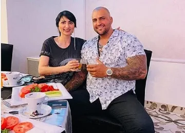 Гринго шитна халката на Софи в заложна къща