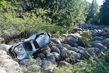 Джип кацна върху Златните мостове