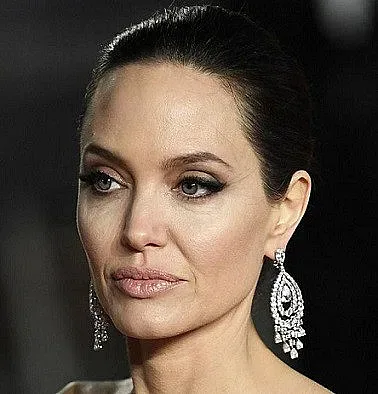 Джоли моли за роля