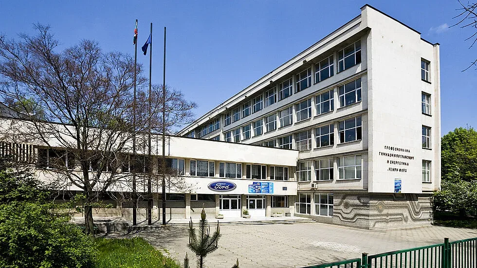 Извънредна ситуация в столично училище. Ученик с опасност за живота