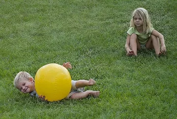 Защо децата  да ходят боси