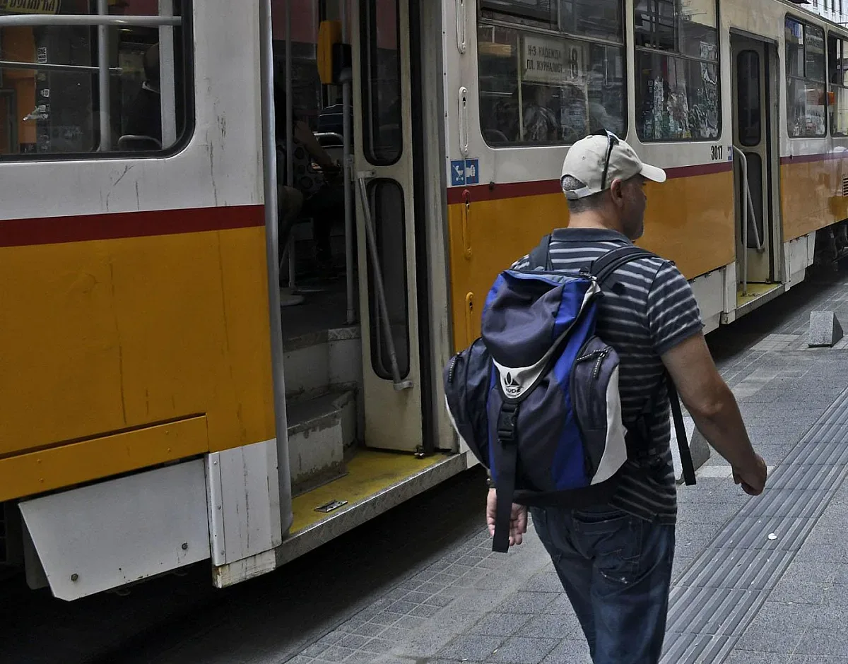 Трамвай потегли без ватман на "Графа"