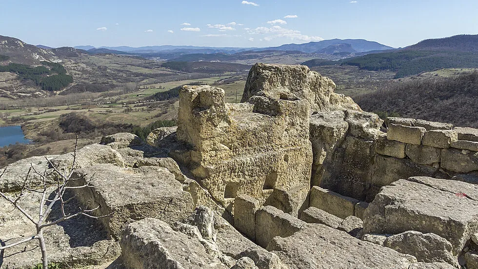 Средновековни гробове в Перперикон отварят археолозите