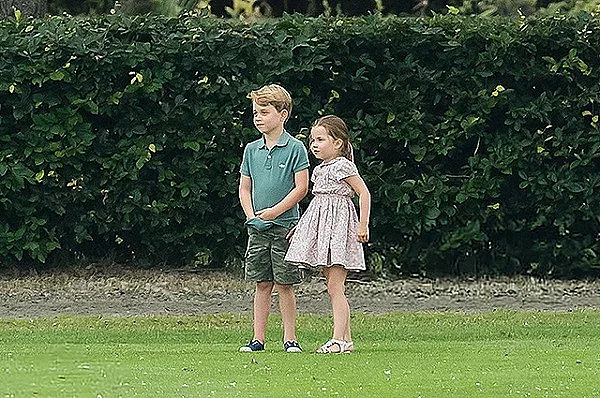 Принц Джордж и принцеса Шарлот вече завладяват света