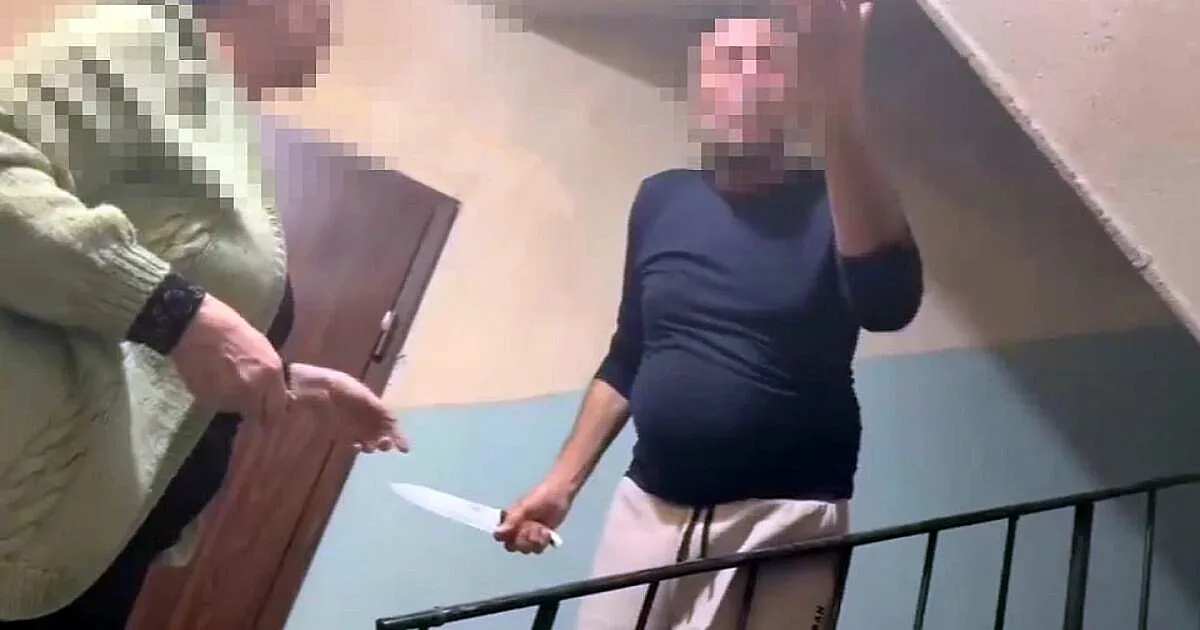 Филм на ужасите! Мъж размахва нож в столичен квартал