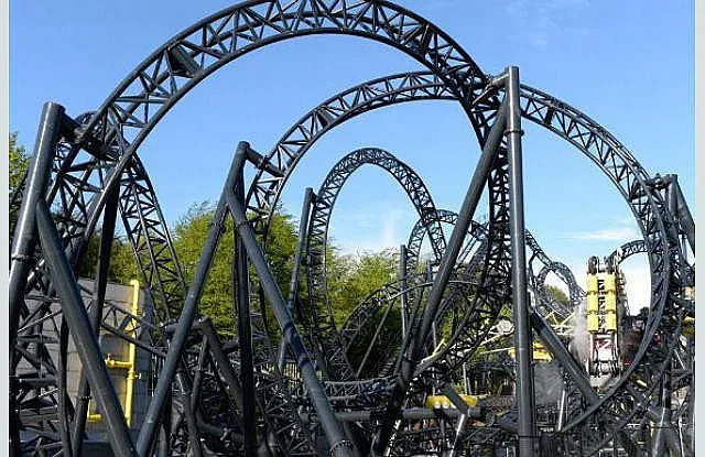 Семейство заседна във влакче на ужасите