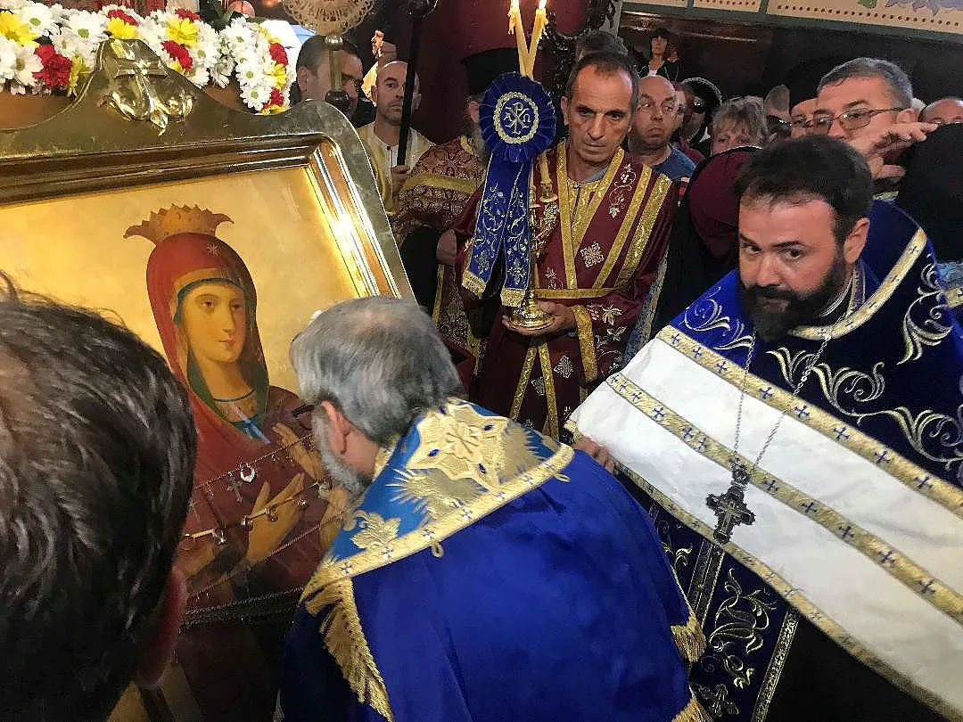 Чудотоворни икони посрещат в Старогорската епархия