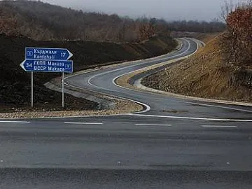 Възстановиха движението към Маказа след катастрофата