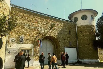 Опасни престъпници избягаха от затвора в Стара Загора