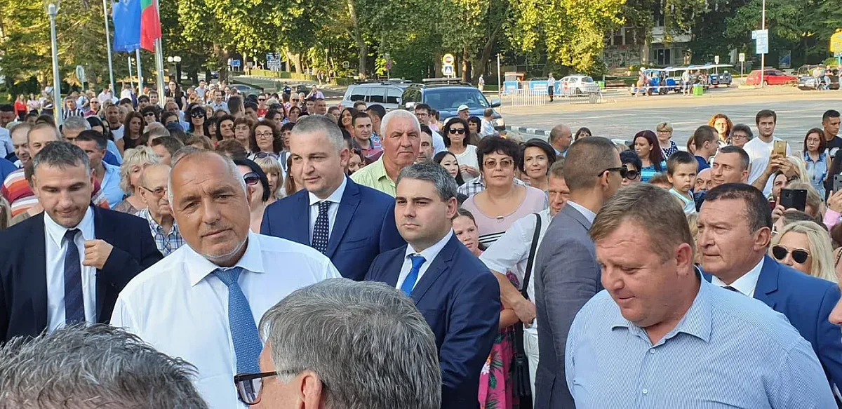 Борисов: Може да субсидираме чартърните полети