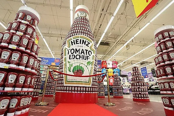 Рекордно висока кула от шишета от кетчуп издигната в ОАЕ