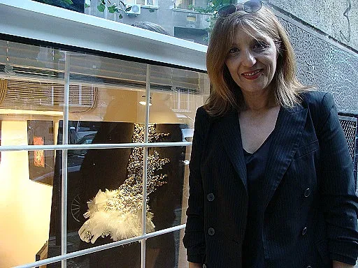 Милена Атанасова изкушава с абстракции и фешън скулптури