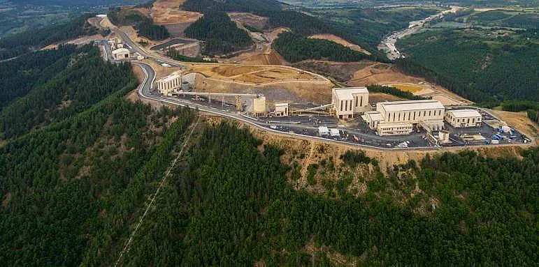 Караянчева и Борисов откриват нов златен рудник