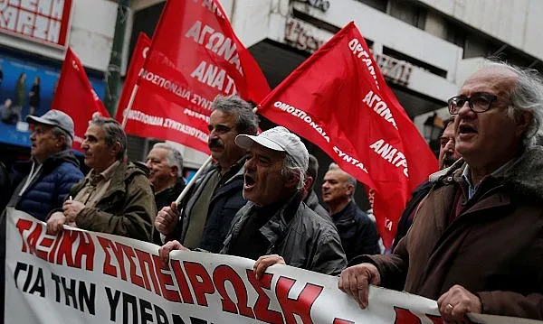 Гърция спира "златните" пенсии по €25 хил.