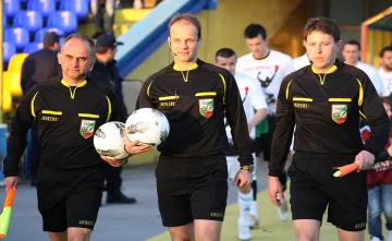 Реферът Николай Йорданов с исторически наряд в елита