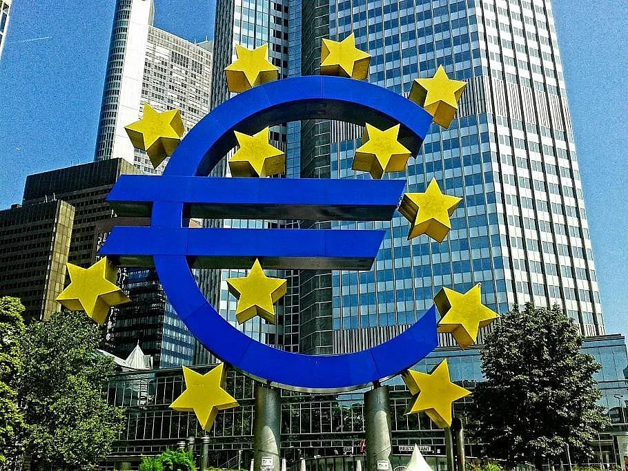 Fitch: България може да приеме еврото до 2023 г.