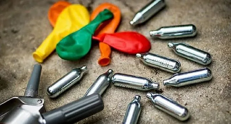 Продават опасен "весел газ" в Слънчев бряг