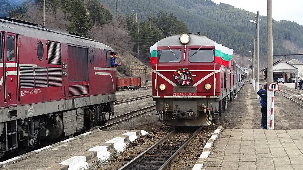 Спират теснолинейката Септември – Добринище