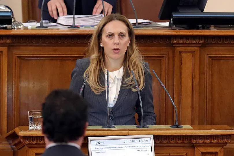 Николова: Не ме вкарват в капан с новия пост