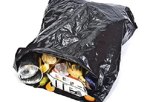 Поставяш боклук в чувал с грешен цвят на Острова - арестуват те