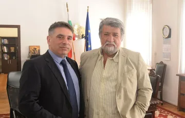 Искат закони срещу фалшивите новини