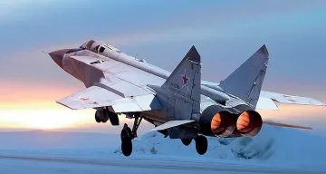 Руски МиГ-31 преследва "врагове" в космоса