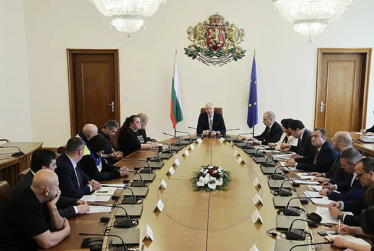 Премиерът Желязков: Не търсим виновник за смъртта на пътя, а решение