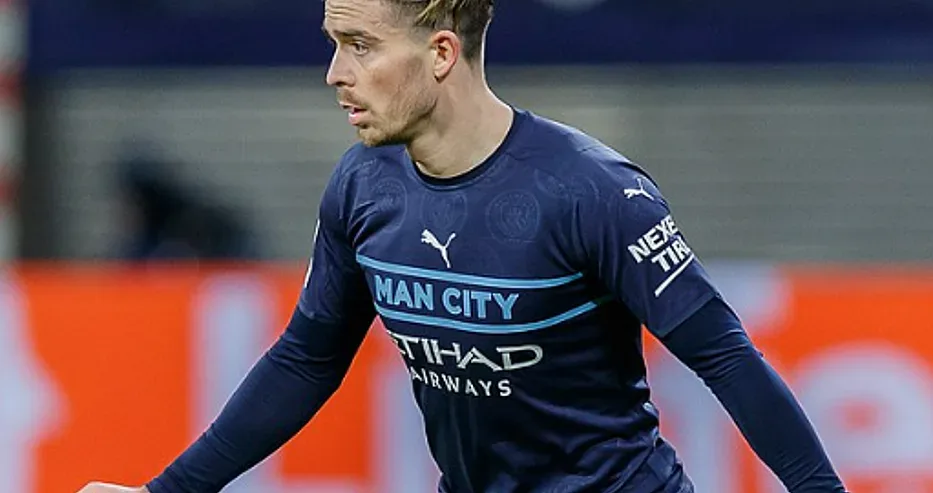 Задържаха фен на Юнайтед, ударил играч на Сити