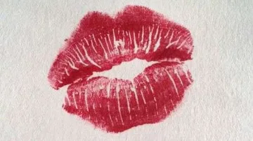 Реклама на червило взриви мрежата