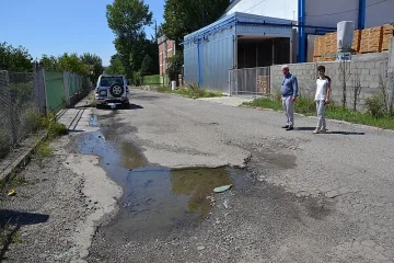 Обновяват улица в промишлената зона в Момчилград