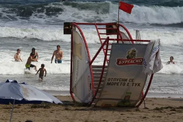 Огромни вълни заляха Черноморието