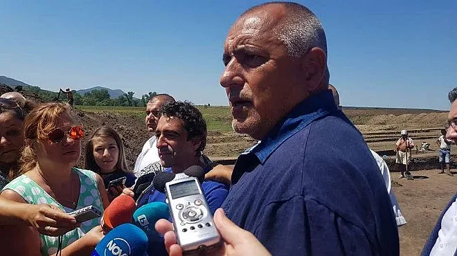 Борисов: Ще се справим бързо с пожара на "Струма"