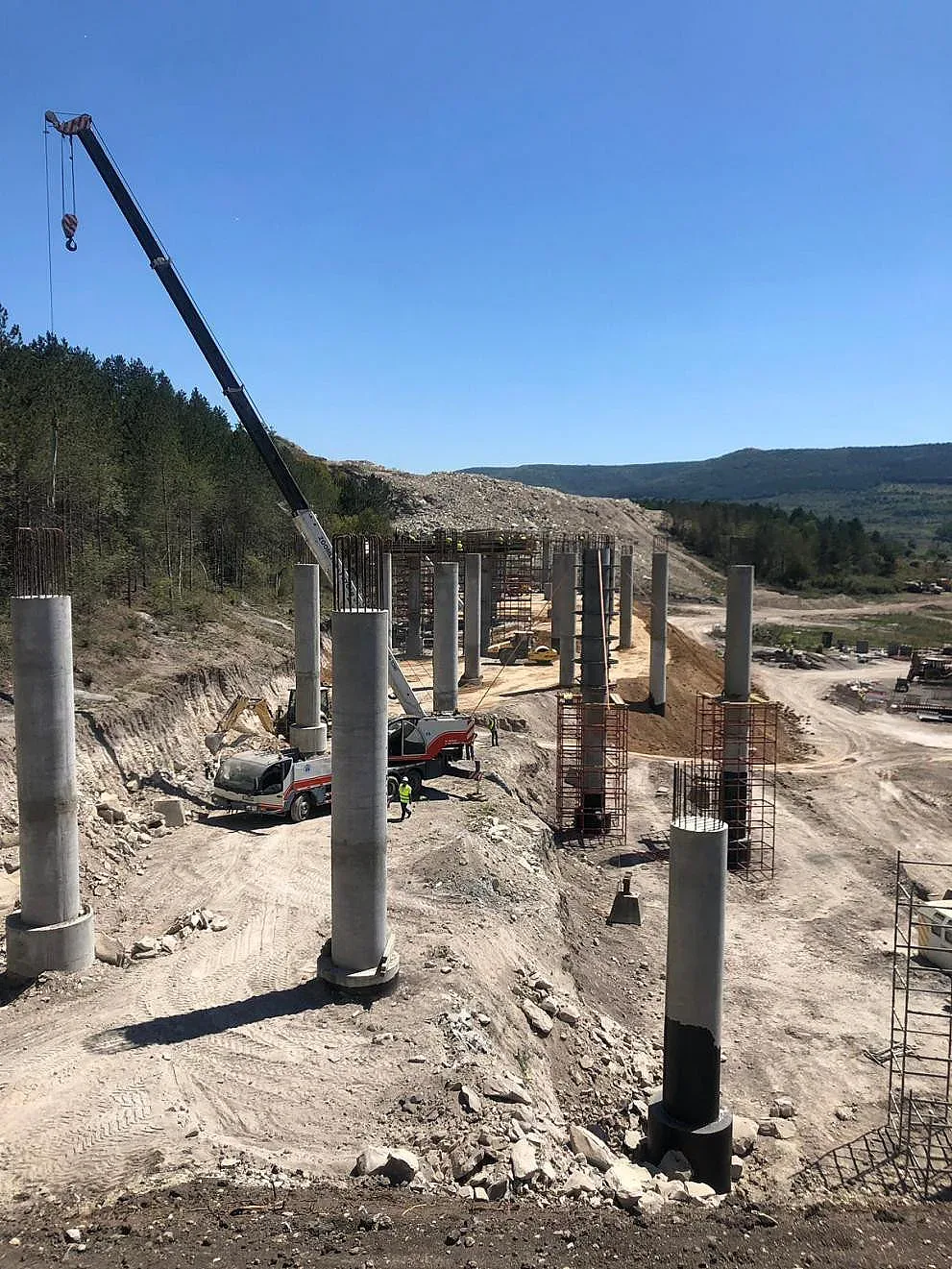 Премиерът: Хем строим, хем откриваме