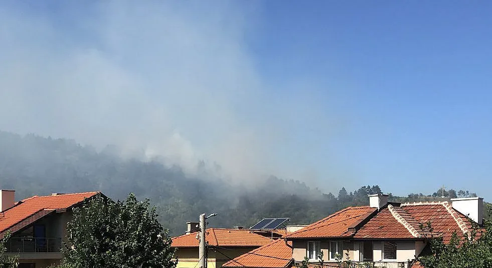 Изгасиха пожара край Дупница