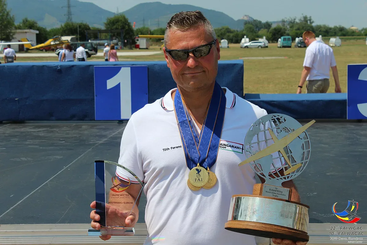 Пилот на Wizz Air стана световен шампион по акробатика